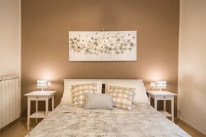 2 bedrooms, iron/ironing board, travel crib, free WiFi - civic118 short lets (Napoli)