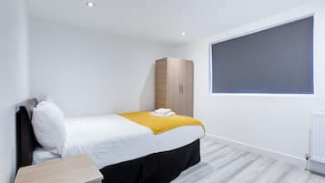 House | 7 bedrooms, premium bedding, iron/ironing board, free WiFi