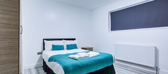 6 - 7 Beds-sleeps 12-elizabeth Line-free Parking