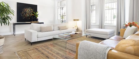 Deluxe Villa | Living area