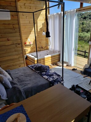 Basic Chalet | 1 bedroom, free WiFi - O Chale Encantado (Rancho Queimado)