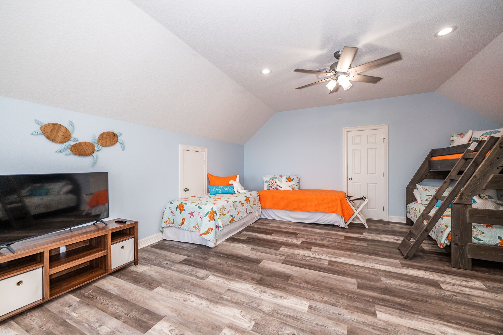 3 soverom, skrivebord, wi-fi og sengetøy