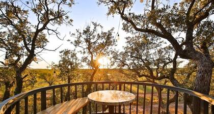 Ryders Treehouse is the ultimate couples romantic private ranch stay!