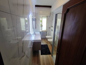 Shower, hair dryer, bidet, towels - Apartment 50 m sea, with garden and parking space (Marcelli)