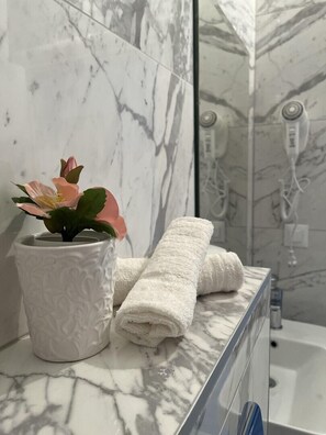 Shower, hair dryer, towels - Villa Grande / Studio Apartment 7 (Neum)
