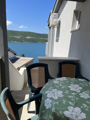 Outdoor dining - Villa Grande / One Bedroom Apartment 6 (Neum)