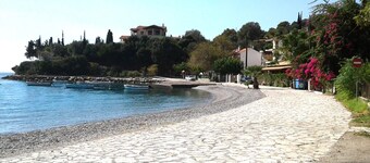 Poly's charming home - City center & near the beach 2bedroom apartment