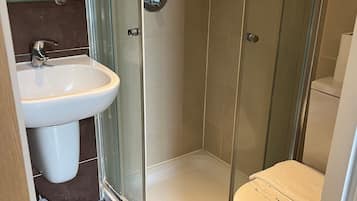 Family Triple Room | Bathroom | Hair dryer