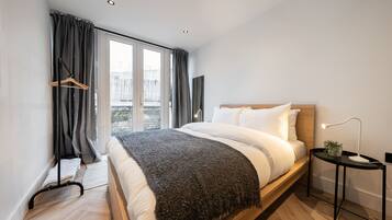 4 habitaciones y espacio para trabajar con laptop