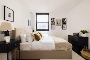 Apartment (2 Bedrooms) | Exterior - The River Thames View - Stunning 2bdr Flat With Study Room + Balcony (London)