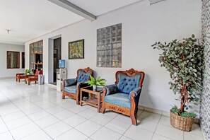 Lobby - Super OYO Capital O 93240 Candra Dewi Hotel (Yogyakarta)