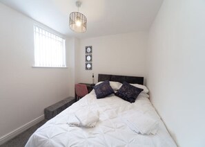 2 室のベッドルーム、アイロン / アイロン台、WiFi、ベッドシーツ