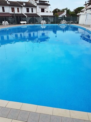 Outdoor pool, sun loungers - Alfiere del Mare (Lido degli Scacchi)