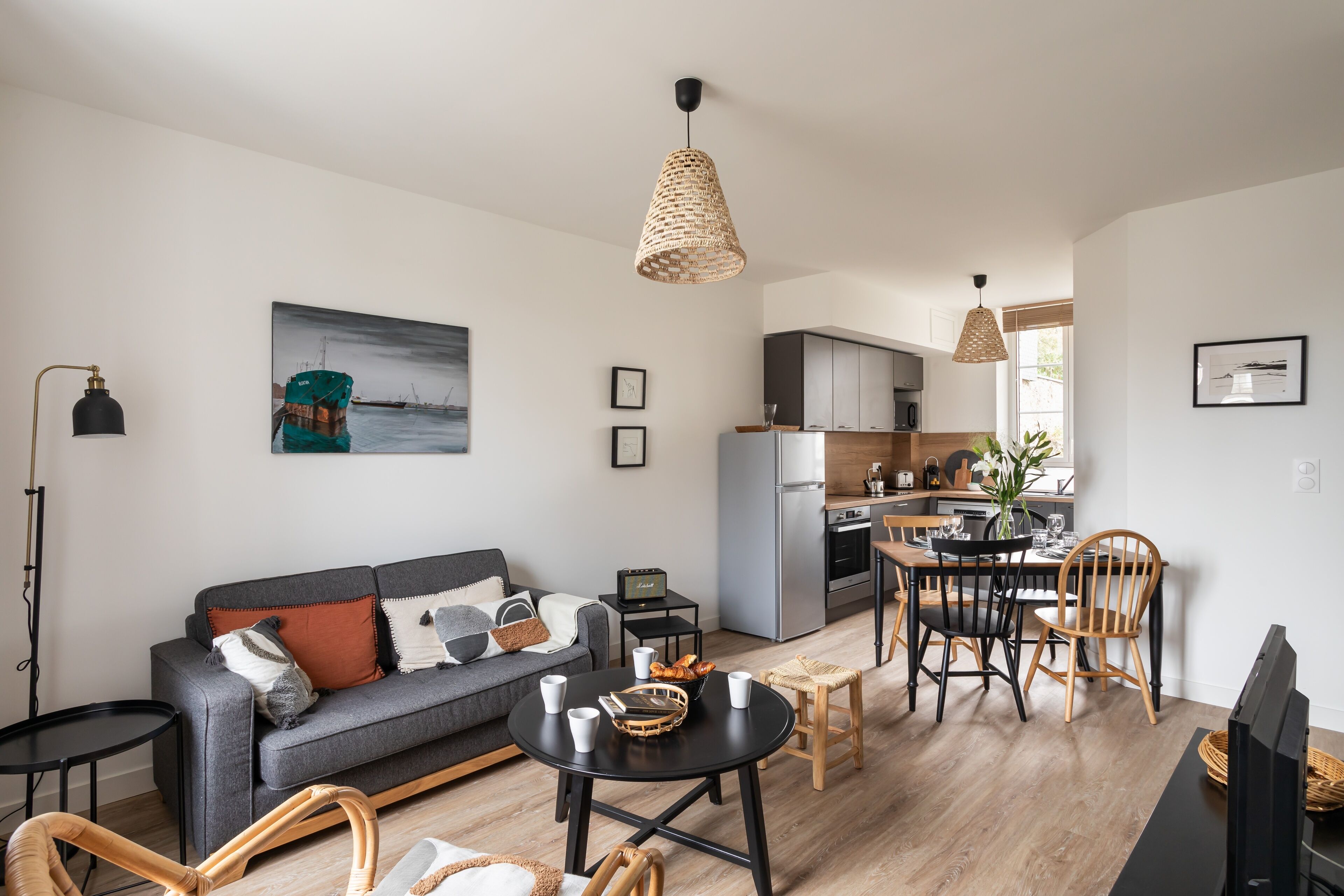 Télévision, chaîne hi-fi