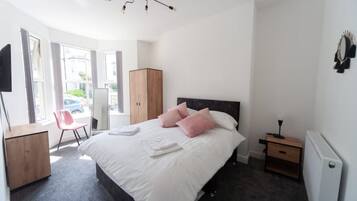 7 bedrooms, iron/ironing board, WiFi (free), bed sheets