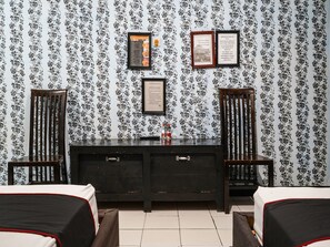 Deluxe Twin Room | Desk, free WiFi, bed sheets - Capital O 93262 Hotel Cherish 2 (Bandung)