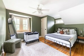 3 soverom, strykejern/-brett, reiseseng for barn og wi-fi