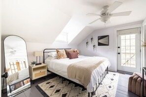 3 bedrooms, iron/ironing board, travel crib, WiFi - Hot Tub, CVNP, Private Waterfall Trail, Firepit (Peninsula)