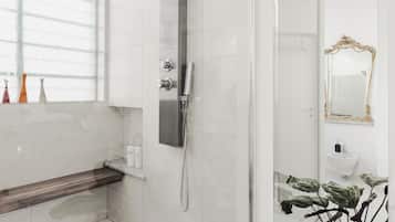 Quadrupla Deluxe | Bagno | Soffione a pioggia, asciugacapelli, bidet, asciugamani