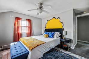 3 bedrooms, desk, iron/ironing board, travel cot - 4Bed Steeler w/ BBQ_Firepit_Games_SecretGarden_MoodyVibe_7mile to DTown (Mount Lebanon)