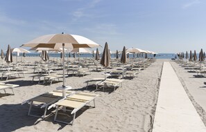 Beach nearby - 3 bedroom, 2 bathroom mobile home with veranda, terrace, in Punta Marina camping (Punta Marina)