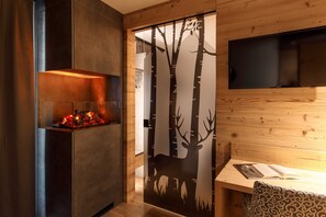 Suite Deluxe | Caja fuerte, escritorio, wifi gratis y ropa de cama