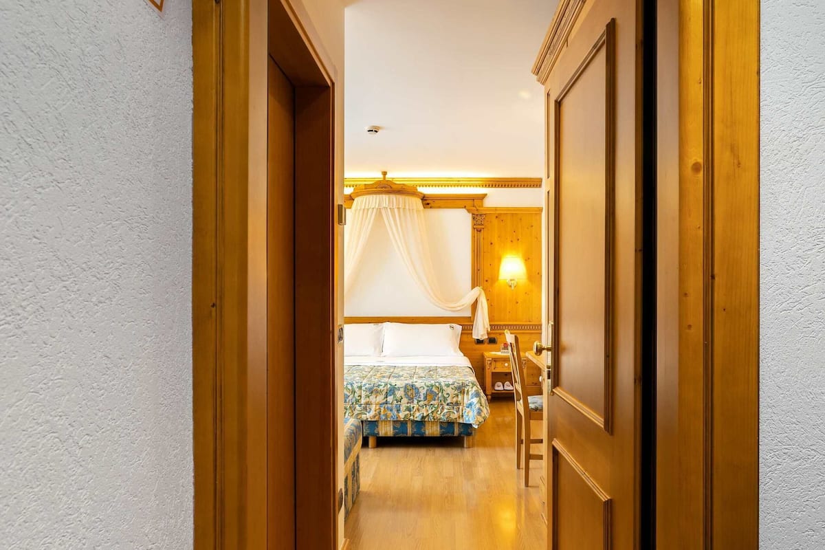 Classic Triple Room, Mountain View | 1 bedroom, in-room safe, desk, free WiFi