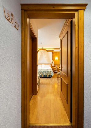 Classic Triple Room, Mountain View | In-room safe, desk, free WiFi, bed sheets