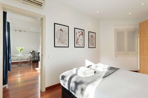 Unclassified image, 3 of 14, button - VALENCIA 2 (Barcelona)