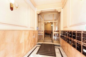 Unclassified image, 5 of 14, button - VALENCIA 2 (Barcelona)