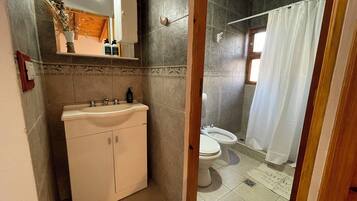 Deluxe Cabin | Bathroom