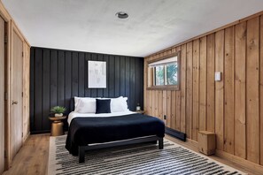 4 bedrooms, desk, iron/ironing board, travel crib