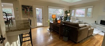 Los Altos Craftsman Retreat, 3 Bedrooms/2 Bathrooms, and a Cozy Living Room