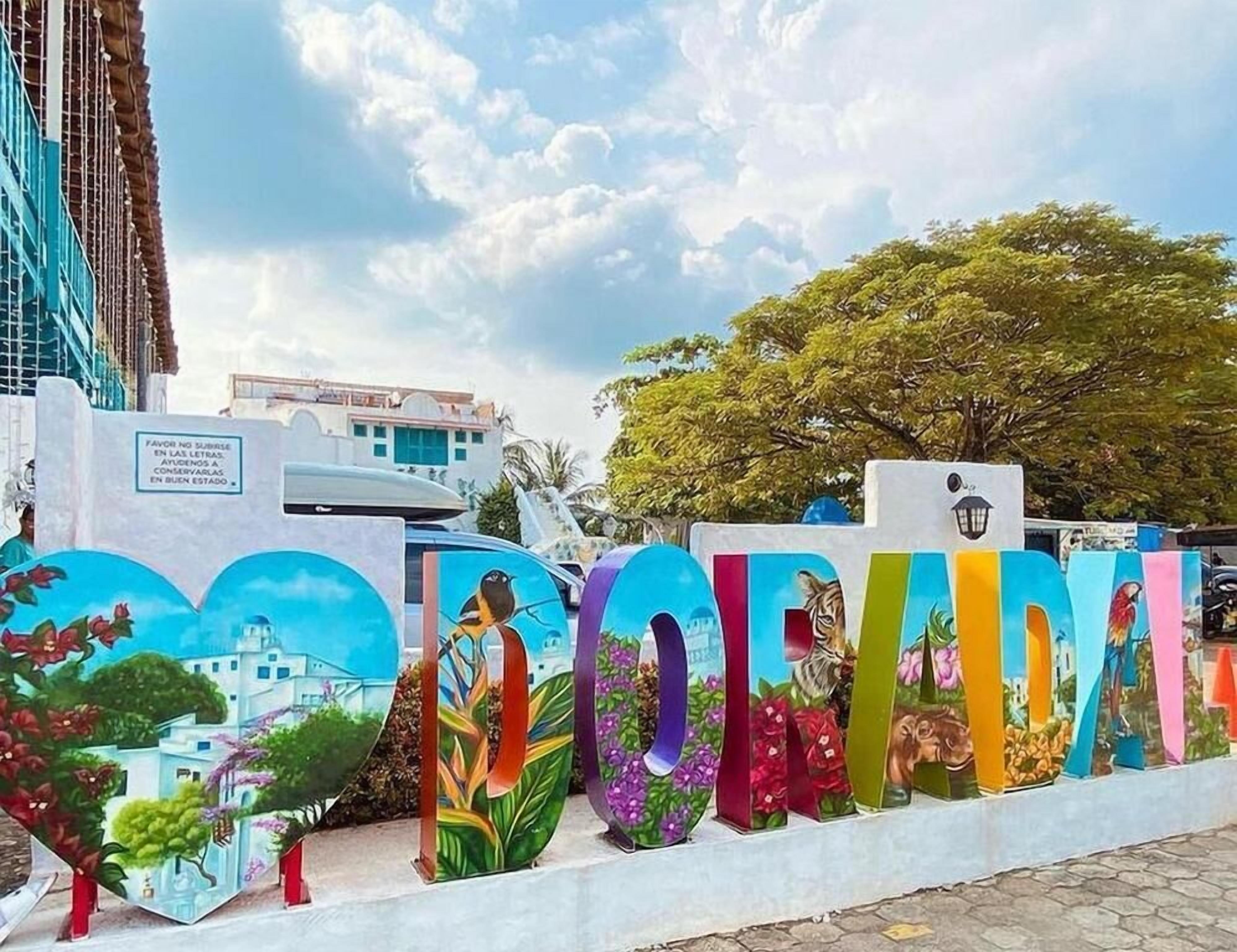 Letras coloridas que deletrean “COLORFUL” con diversas ilustraciones de fauna y naturaleza.