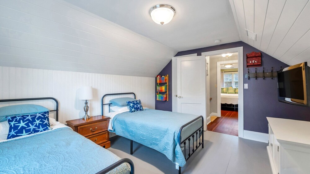 Waterfront Beach House Nestled Along the Wondrous North Fork Wine Trail