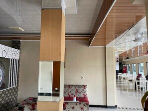 Lobby - Capital O 93285 Residence Hotel Syariah (Medan)