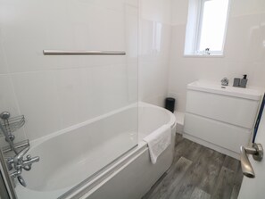 Shower - 15 Torr Street (Buxton)