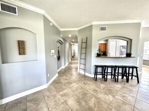 Interior - Centrally located in heart of Naples cozy & spacious modern townhouse (Naples)