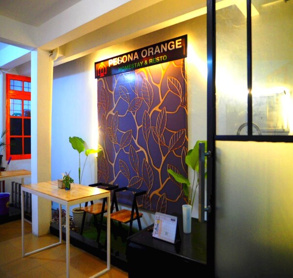 Reception - OYO 93311 Pesona Orange Homestay (Padang)
