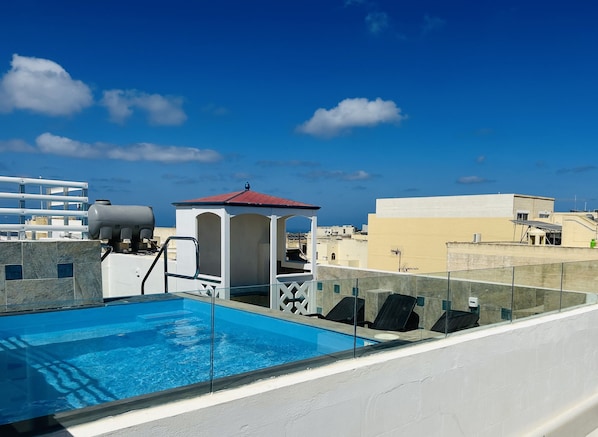 Outdoor pool, pool loungers