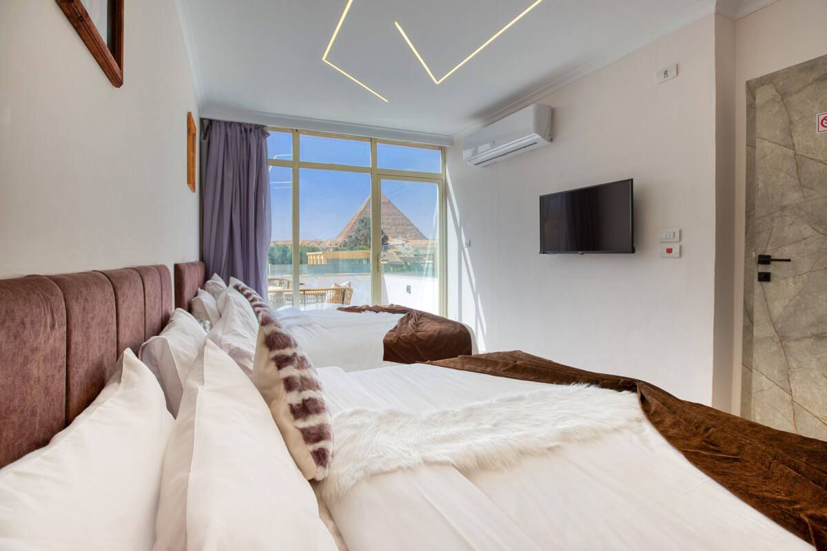 Deluxe Twin Room, 2 Double Beds, Pyramids View | 무료 미니바, 방음 설비, 무료 WiFi, 침대 시트
