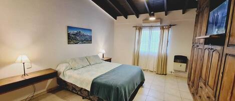 3 bedrooms, travel cot, WiFi, bed sheets