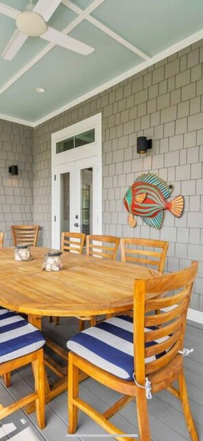 Outdoor dining - Exquisite beach home in Palm Coast, FL. (Palm Coast)