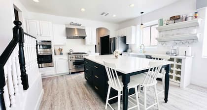 Desert Blooms: Heated Pool & Spa - Winter Oasis