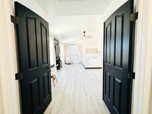 4 bedrooms, desk, iron/ironing board, travel cot - Desert Blooms: Heated Pool & Spa - Winter Oasis (Tucson)