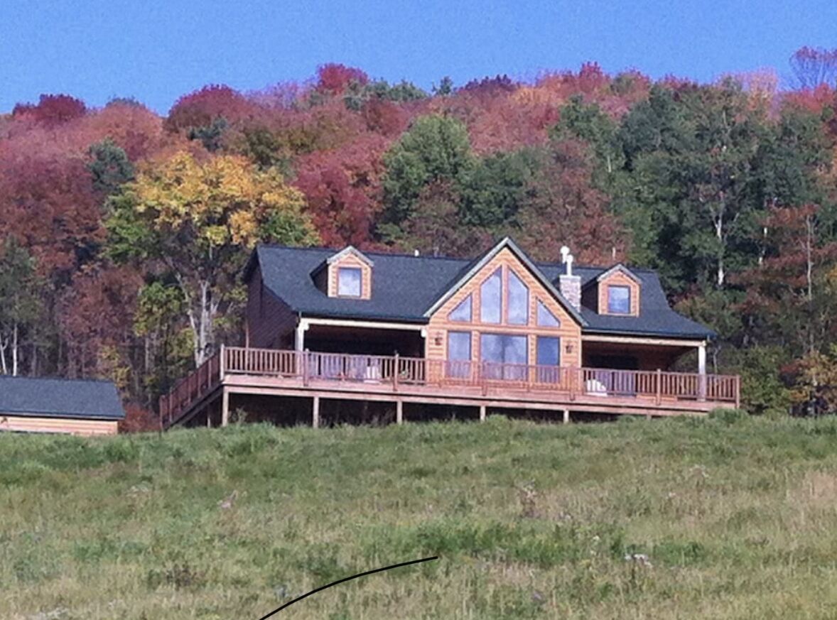 Beautiful Ellicottville chalet - gorgeous views & 5 min to ski hills or town.