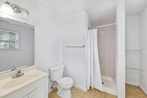 Douche, serviettes fournies
