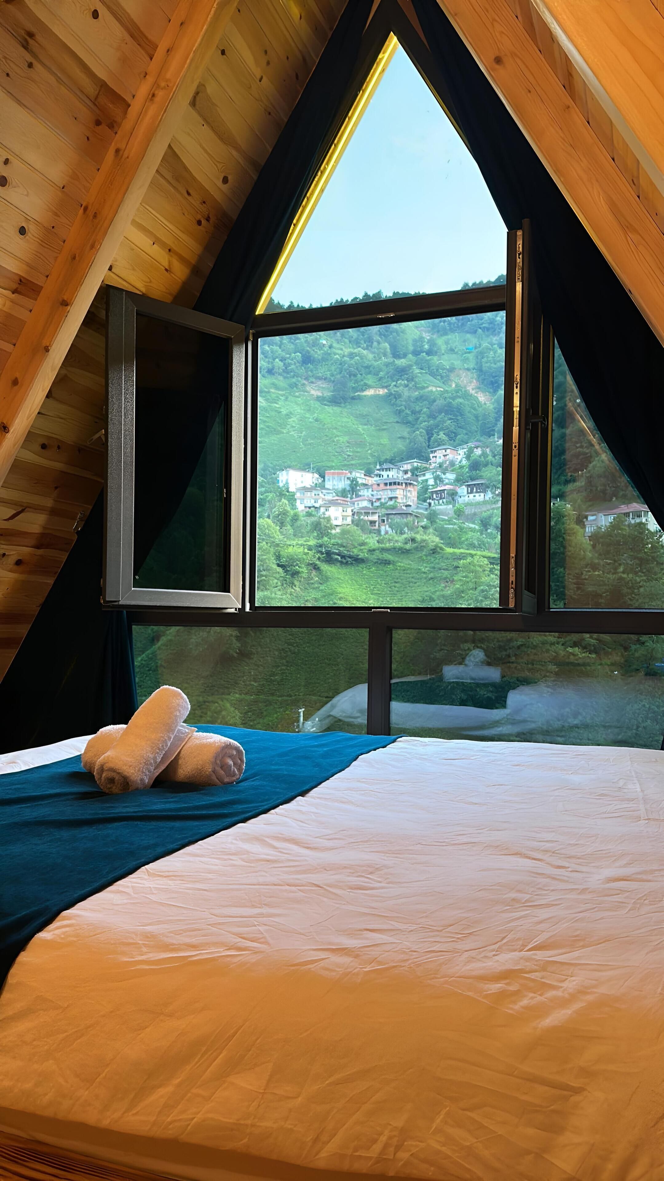 1 bedroom, Egyptian cotton sheets, premium bedding, down duvets