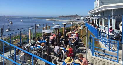 Coastal Zen Cottage - Walk To Beach!