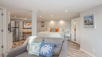 1 多间卧室、办公桌、熨斗/熨衣板、旅行婴儿床